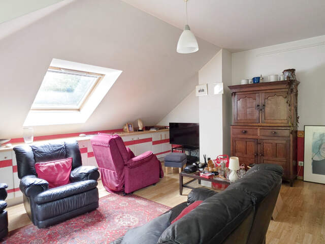 BEAUVAIS -- APPARTEMENT T3 EN DERNIER ÉTAGE AVEC ASCENSEUR, B — photo du bien