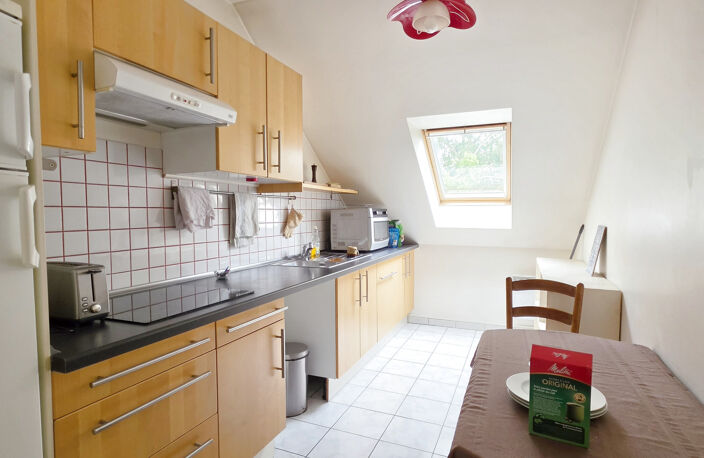 BEAUVAIS -- APPARTEMENT T3 EN DERNIER ÉTAGE AVEC ASCENSEUR, B — photo 3