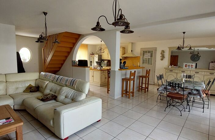 Vente Maison/villa 10 pièces — photo 2