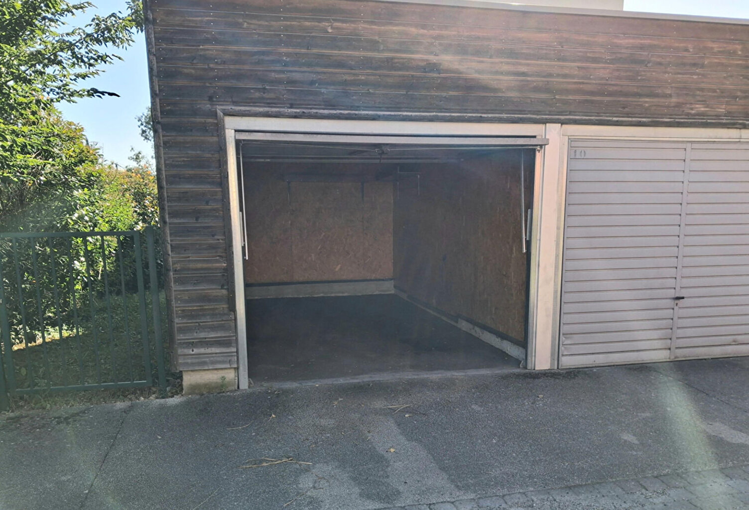 Parking / box Bron — photo 1