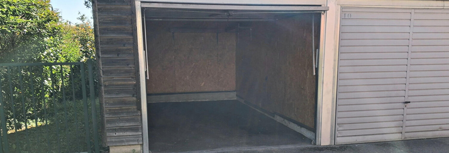 Garage  15 m² à vendre à Bron (69500)