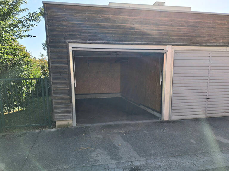 Parking / box Bron — photo 1