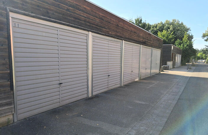 Parking / box Bron — photo 4