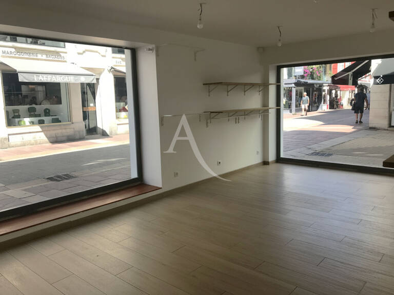 Local commercial Saint Jean De Luz 1 pièce 37.50 m2 — photo 1