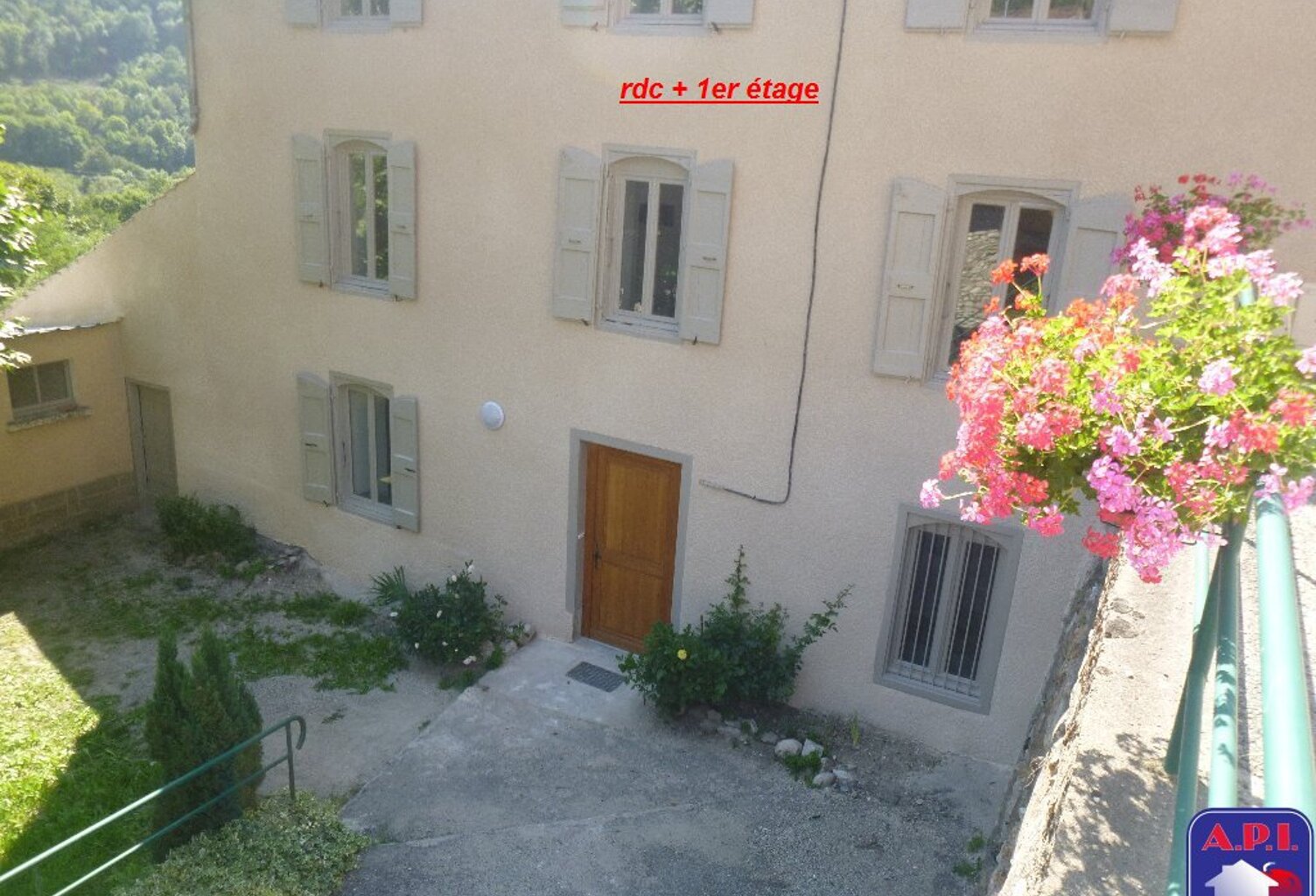 Location appartement 4 pièces 82 m² à Tarascon-sur-Ariège (09400) — photo 1