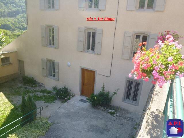 Appartement 4 pièces 82 m² à Tarascon-sur-Ariège — photo du bien