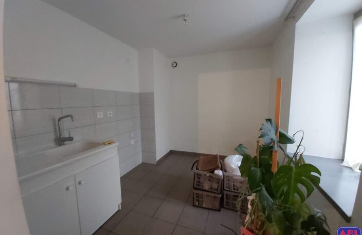 Location appartement 4 pièces 82 m² à Tarascon-sur-Ariège (09400) — photo 3