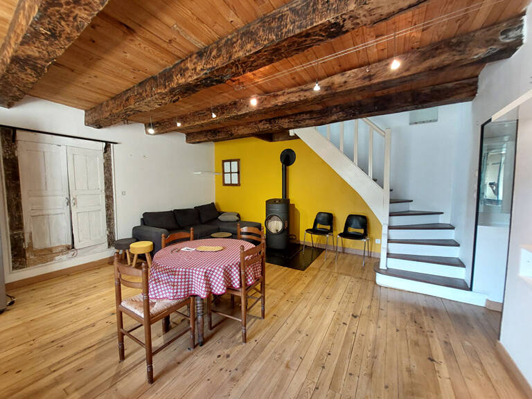 Maison de type 2 avec une cour, grande cave et grange attenante - DRUELLE — photo 1