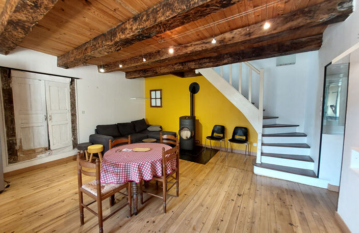 Maison de type 2 avec une cour, grande cave et grange attenante - DRUELLE — photo 3