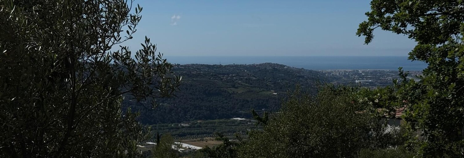 Terrain  1418 m² à vendre à Carros (06510)