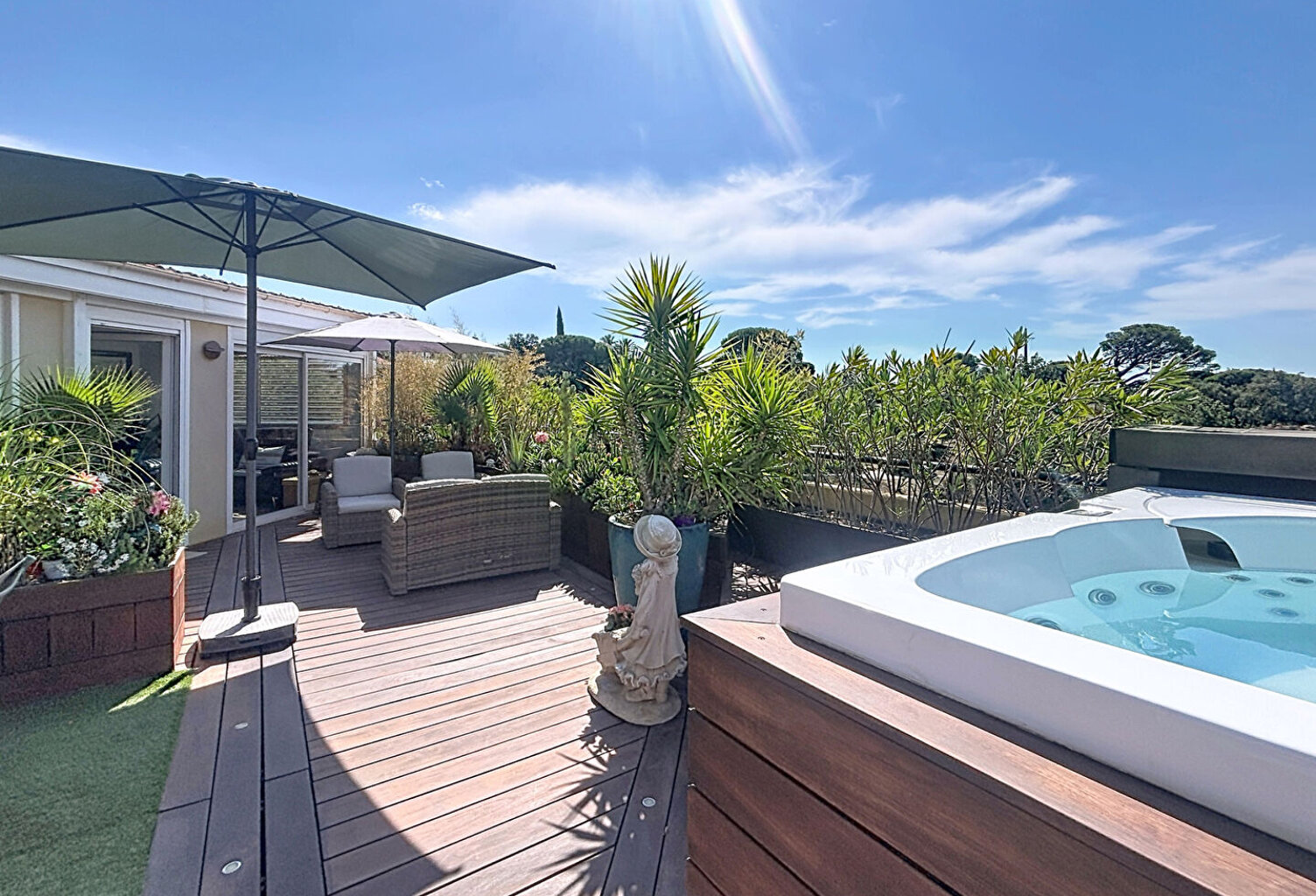 FREJUS - VILLA SUR LE TOIT T4 DE 103 M² TERRASSE DE PLUS DE 50 M² AVEC JACUZZI — photo 1