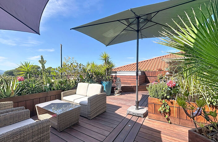 FREJUS - VILLA SUR LE TOIT T4 DE 103 M² TERRASSE DE PLUS DE 50 M² AVEC JACUZZI — photo 2