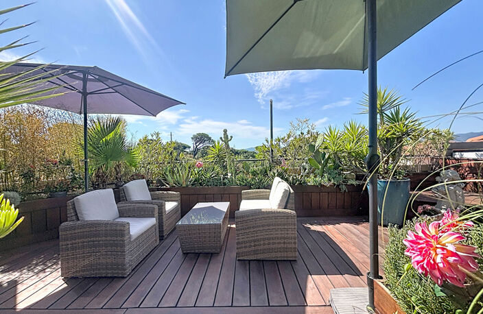 FREJUS - VILLA SUR LE TOIT T4 DE 103 M² TERRASSE DE PLUS DE 50 M² AVEC JACUZZI — photo 3