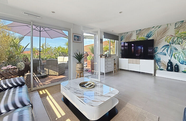 FREJUS - VILLA SUR LE TOIT T4 DE 103 M² TERRASSE DE PLUS DE 50 M² AVEC JACUZZI — photo 4