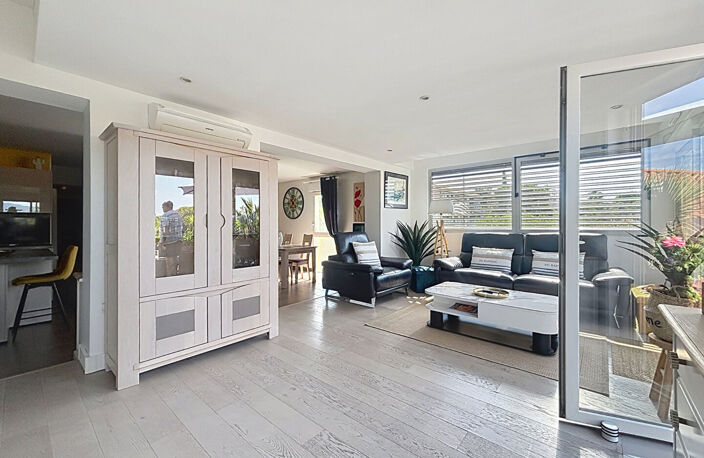 FREJUS - VILLA SUR LE TOIT T4 DE 103 M² TERRASSE DE PLUS DE 50 M² AVEC JACUZZI — photo 5