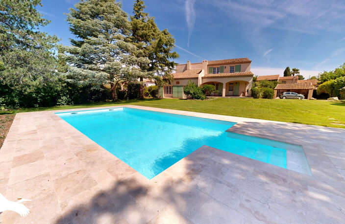 A vendre -  Allauch - Villa  7 pièces195 m2 avec jardin et piscine - dépendance - stationnement - secteur La Ribassière - 13190 Allauch — photo 2