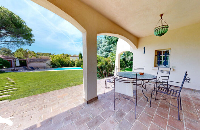 A vendre -  Allauch - Villa  7 pièces195 m2 avec jardin et piscine - dépendance - stationnement - secteur La Ribassière - 13190 Allauch — photo 3