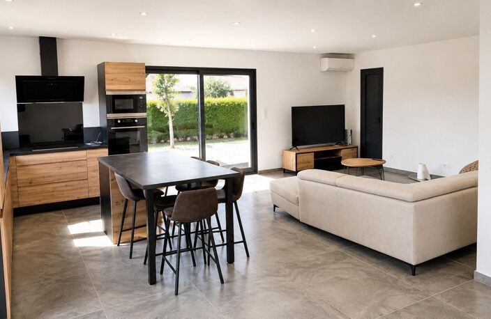 Voici quelques accroches courtes et percutantes :  Neuve & exceptionnelle Votre rêve commence ici Maison neuve d'exception Épervans, coup de cœur Un bien rare ! Prestations haut de gamme Le confort absolu Neuf, espace, liberté Maison + dépendance Une opportunité unique — photo 2