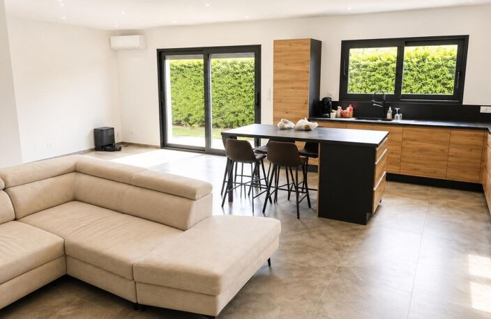 Voici quelques accroches courtes et percutantes :  Neuve & exceptionnelle Votre rêve commence ici Maison neuve d'exception Épervans, coup de cœur Un bien rare ! Prestations haut de gamme Le confort absolu Neuf, espace, liberté Maison + dépendance Une opportunité unique — photo 4
