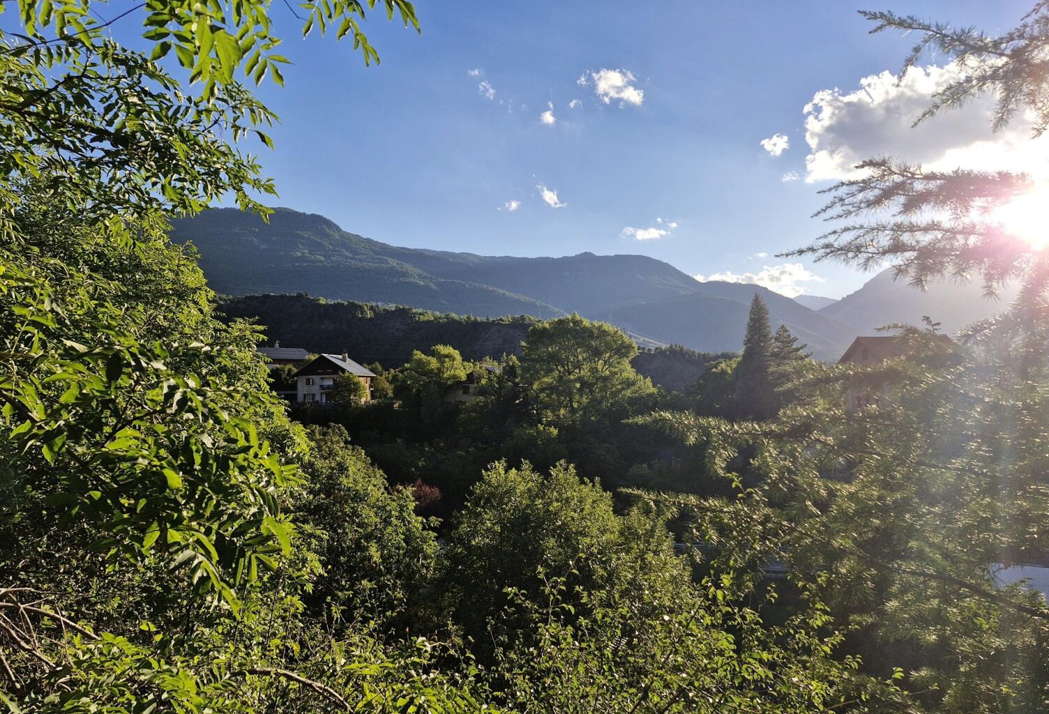 Terrain à bâtir, centre-ville de Guillestre — photo 1