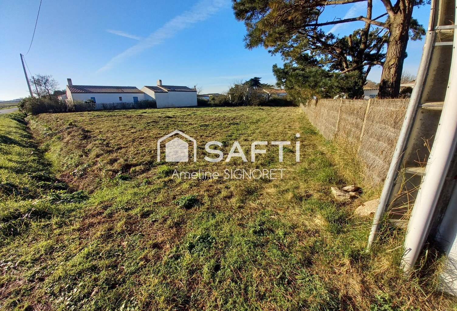 Terrain constructible de 1208m² — photo 1