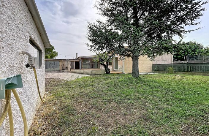LE PONTET  ARBALESTIÈRE - MAISON DE PLAIN-PIED  3 CHAMBRES  JARDIN  2 GARAGES — photo 2