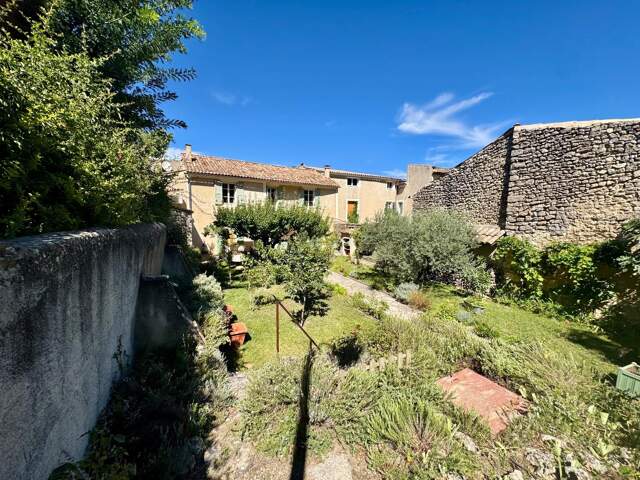 Propriété historique avec jardin et caves — photo du bien