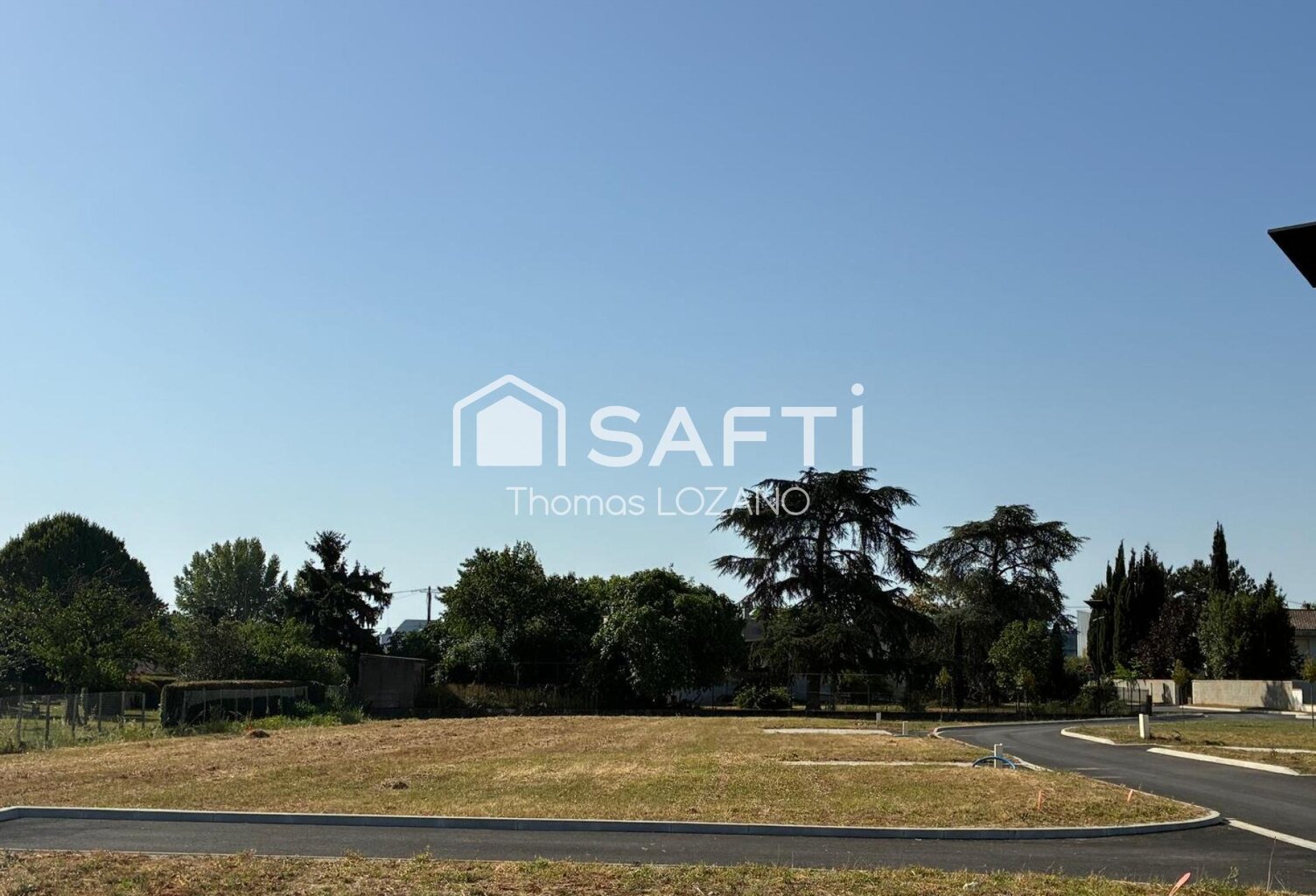 Terrain plat de 531m2  pret a construire — photo 1
