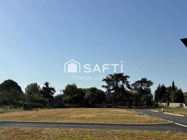 Terrain plat de 531m2  pret a construire — photo du bien
