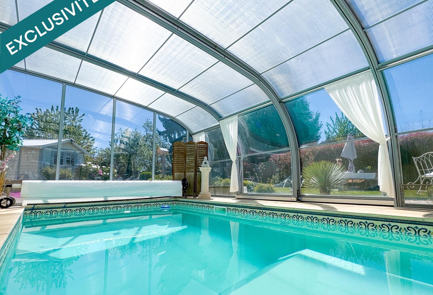 Maison individuelle 147 m²  4 chambres  Terrain 990 m²  Piscine couverte et chauffée — photo 1