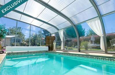 Maison individuelle 147 m²  4 chambres  Terrain 990 m²  Piscine couverte et chauffée — photo du bien