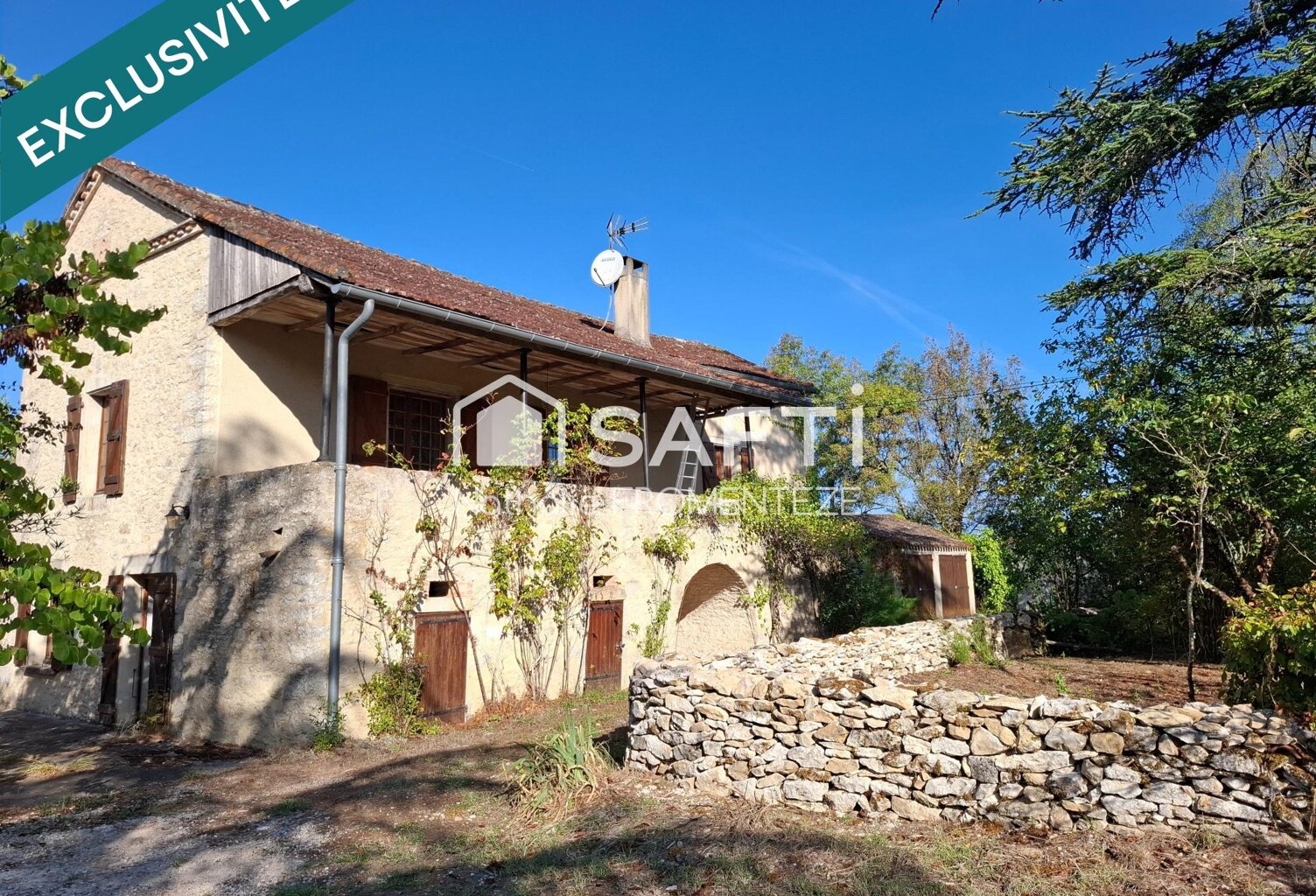 Maison en pierre avec des dépendances — photo 1