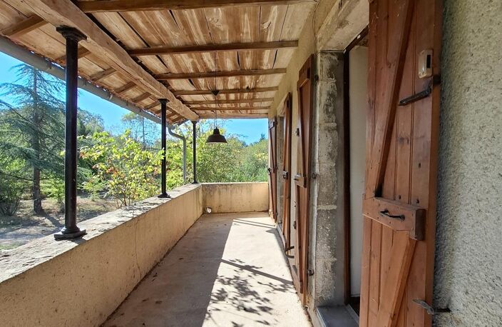 Maison en pierre avec des dépendances — photo 3