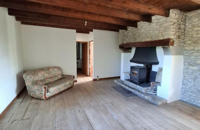 Maison en pierre avec des dépendances — photo 4