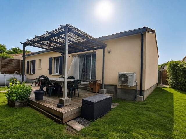 maison de 92 m2 avec trois chambres et un bureau situé a Saint Quentin de Baron sur un terrain de 440m2 proche de toute commodité — photo du bien