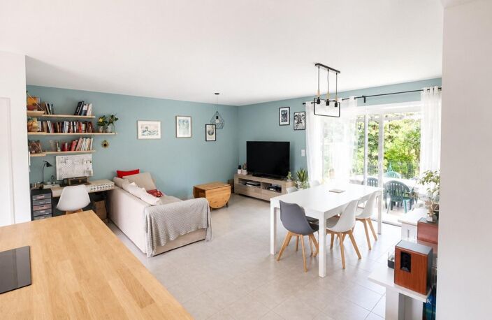 maison de 92 m2 avec trois chambres et un bureau situé a Saint Quentin de Baron sur un terrain de 440m2 proche de toute commodité — photo 2
