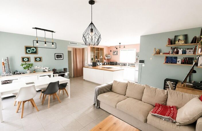 maison de 92 m2 avec trois chambres et un bureau situé a Saint Quentin de Baron sur un terrain de 440m2 proche de toute commodité — photo 3
