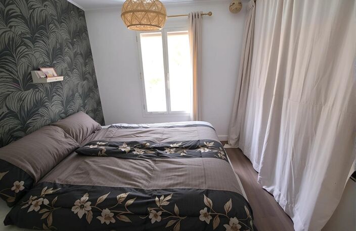 maison de 92 m2 avec trois chambres et un bureau situé a Saint Quentin de Baron sur un terrain de 440m2 proche de toute commodité — photo 5