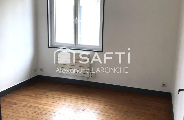 Appartement avec combles aménageables , parking, garage, cave donnant accès à un jardinet. — photo 3