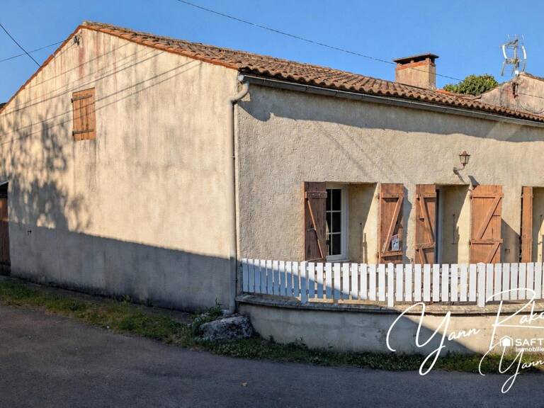 SAINT-SAVINIEN : BEAU POTENTIEL AVEC GRAND GARAGE — photo 1
