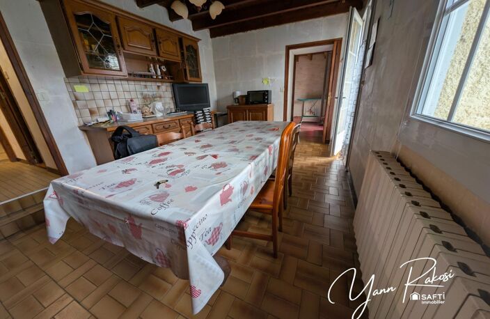 SAINT-SAVINIEN : BEAU POTENTIEL AVEC GRAND GARAGE — photo 4