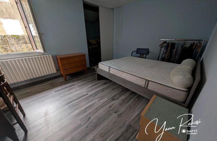 SAINT-SAVINIEN : BEAU POTENTIEL AVEC GRAND GARAGE — photo 5