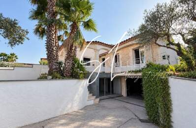 La VILLA MATHEA c'est 152 m², 931 m² de terrain, une piscine et de beaux volumes ici, l'espace ne manque pas, les projets non plus ! — photo du bien