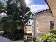 La VILLA MATHEA c'est 152 m², 931 m² de terrain, une piscine et de beaux volumes ici, l'espace ne manque pas, les projets non plus ! — photo 3