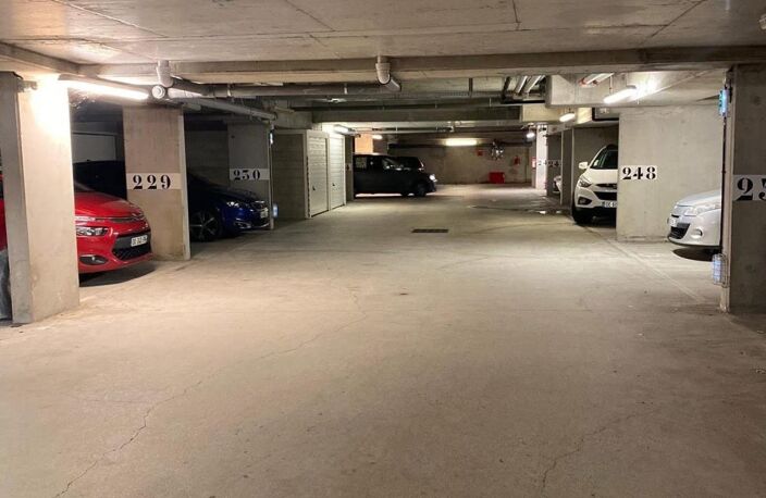 Place de parking à 8 mn à pied de la gare Rer A Torcy — photo 2