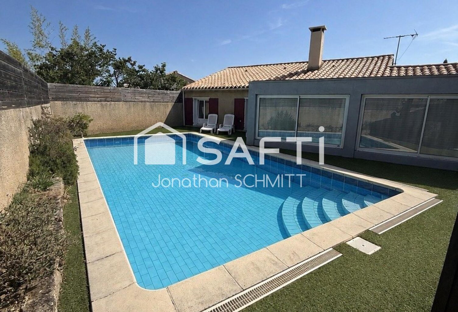 Plain-pied, piscine, centre-ville à pied — photo 1