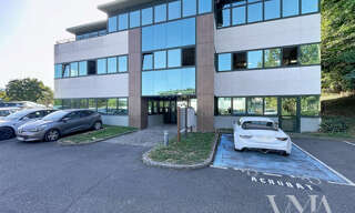 Commerce  64 m² à louer à Limonest (69760)