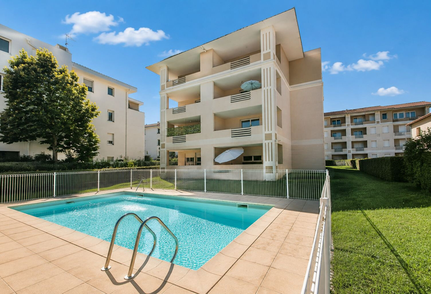 BRIGNOLES   T3 AVEC TERRASSE ET PARKING PRIVATIF — photo 1