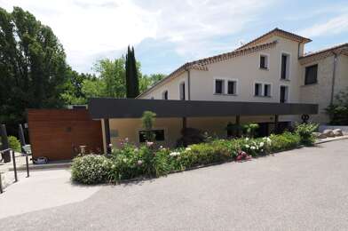 Commerce 31 pièces 2200000 €