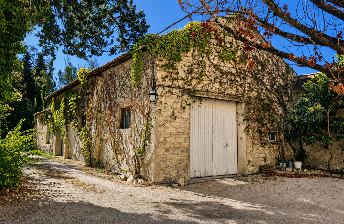 ENSEMBLE IMMOBILIER   HYPERCENTRE DE PERNES-LES-FONTAINES   7 LOGEMENTS LOUÉS   UNE MAISON - UN HANGAR -FORT P — photo 5